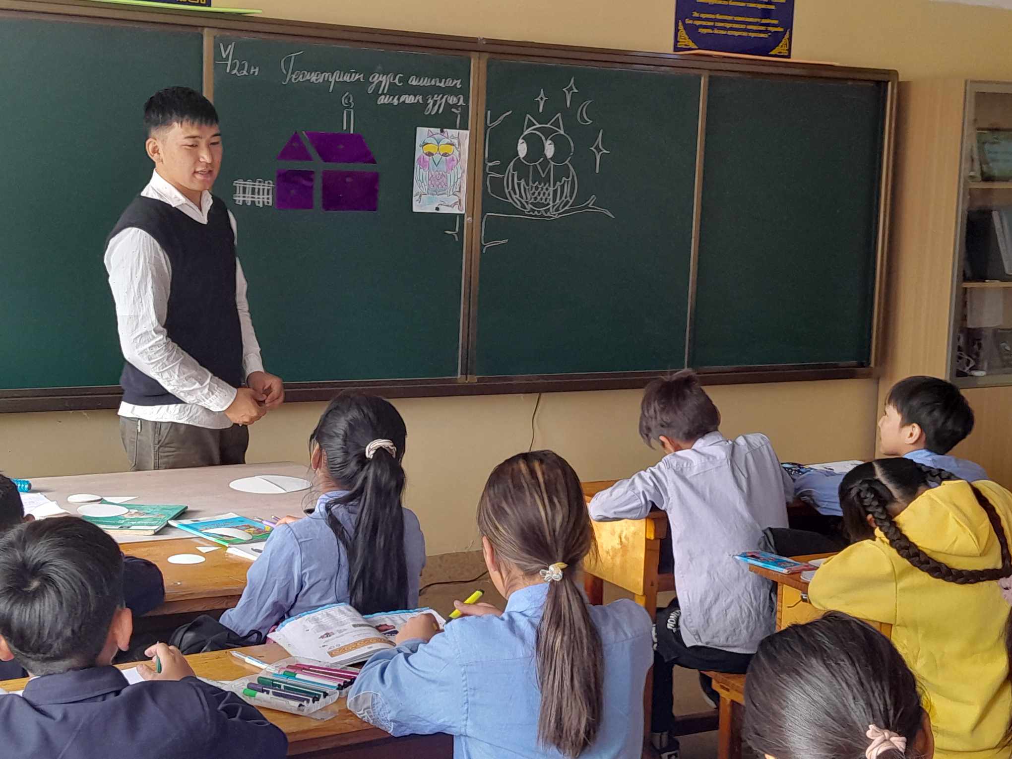 You are currently viewing 2023-2024 оын хичээлийн жилд сургуулийн өмнөх болон ерөнхий боловсролын сургуульд 2,3,4 дэх жилдээ ажиллаж буй залуу багш нарын 3 дахь шатны сургалт