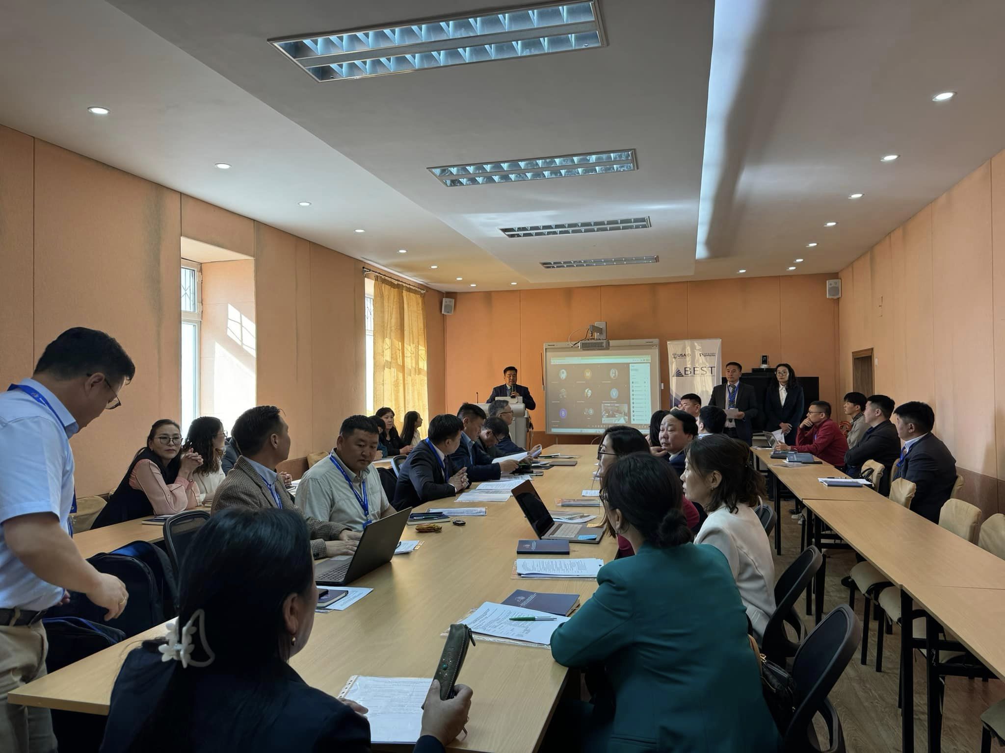 You are currently viewing МУИС-ийн Завхан аймаг дахь Бизнес, Мэдээллийн Технологийн сургууль дээр “ШИНЖЛЭХ УХААН, ТЕХНОЛОГИЙН СЭРГЭЛТ: БҮС, ОРОН НУТГИЙН ТОГТВОРТОЙ ХӨГЖЛИЙН АСУУДЛУУД” олон улсын эрдэм шинжилгээний хурал өнөөдөр амжилттай зохион байгуулагдаж байна.