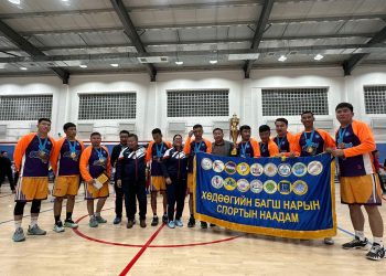 Дархан-Уул аймагт СПОРТЫН 5 ТӨРЛӨӨР зохион байгуулагдсан “Багш нарын спортын XXI” наадамд 19 аймаг оролцож Завхан аймгийн багш нар сагсан бөмбөгийн төрөлд III-р байр эзэллээ. БАГШ НАРААРАА ҮНЭХЭЭР БАХАРХАЖ БАЙНАА.