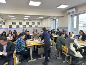 Read more about the article “СУРАЛЦАГЧ ТӨВТЭЙ, ТЭГШ ХАМРУУЛАХ ИДЭВХТЭЙ СУРГАЛТЫН АРГА ЗҮЙ, СУРАЛЦАГЧИЙН ҮНЭЛГЭЭ”-ний ЧИГЛЭЛЭЭР МЭДЛЭГ ЧАДВАРАА ДЭЭШЛҮҮЛЭХ ЗОРИЛГО БҮХИЙ ЕРӨНХИЙ БОЛОВСРОЛЫН СУРГУУЛИЙН УДИРДАХ АЖИЛТНЫ СУРГАЛТ ЭХЭЛЛЭЭ.