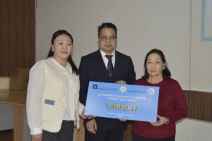 Read more about the article МХСН, БЕГ-аас хамтран зохион байгуулагдсан “СУРАЛЦАГЧ ТӨВТЭЙ, ИДЭВХТЭЙ СУРГАЛТЫН АРГА ЗҮЙ” ОНОЛ ПРАКТИКИЙН IX БАГА ХУРАЛ-аас ХИЧЭЭЛИЙН СУДАЛГААГ ТОГТВОРТОЙ ХЭРЭГЖҮҮЛЭГЧ АЙМГААР ЗАВХАН АЙМГИЙН БОЛОВСРОЛЫН ГАЗАР шалгарсан байна.